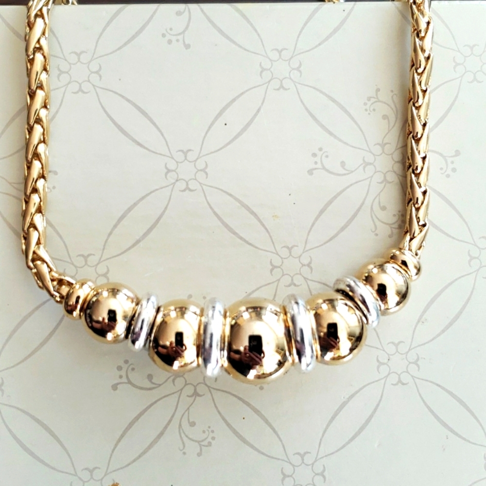 Goldtone necklace 17 inches